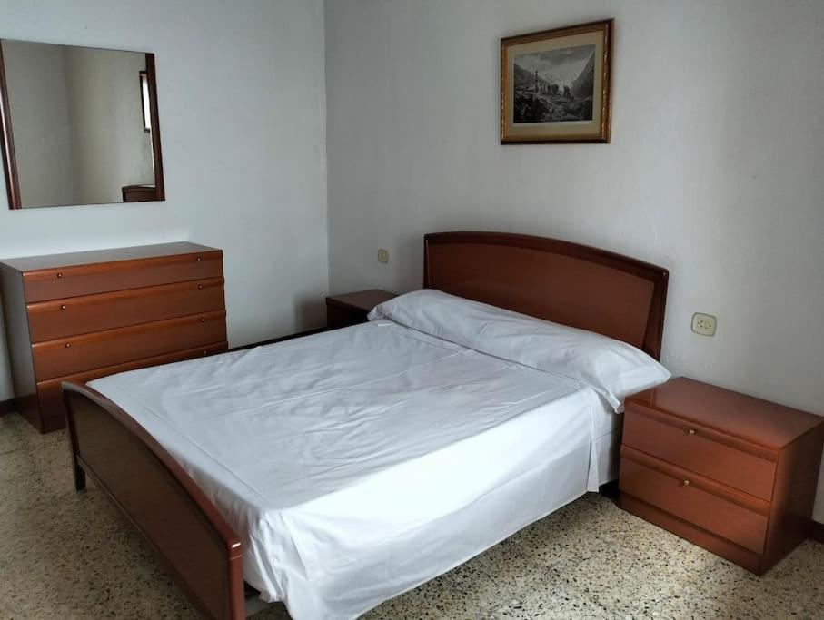 הוילה לס פלאנס ד'הוסטולס Casa Ideal Para Disfrutar En Familia מראה חיצוני תמונה